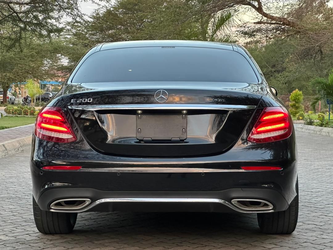 Mercedes Benz thumbnail 2
